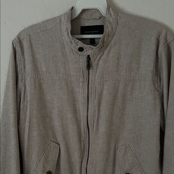 Like New! Banana Republic Linen-Blend Bomber Jacket in Sand in Size M - Picture 3 of 15